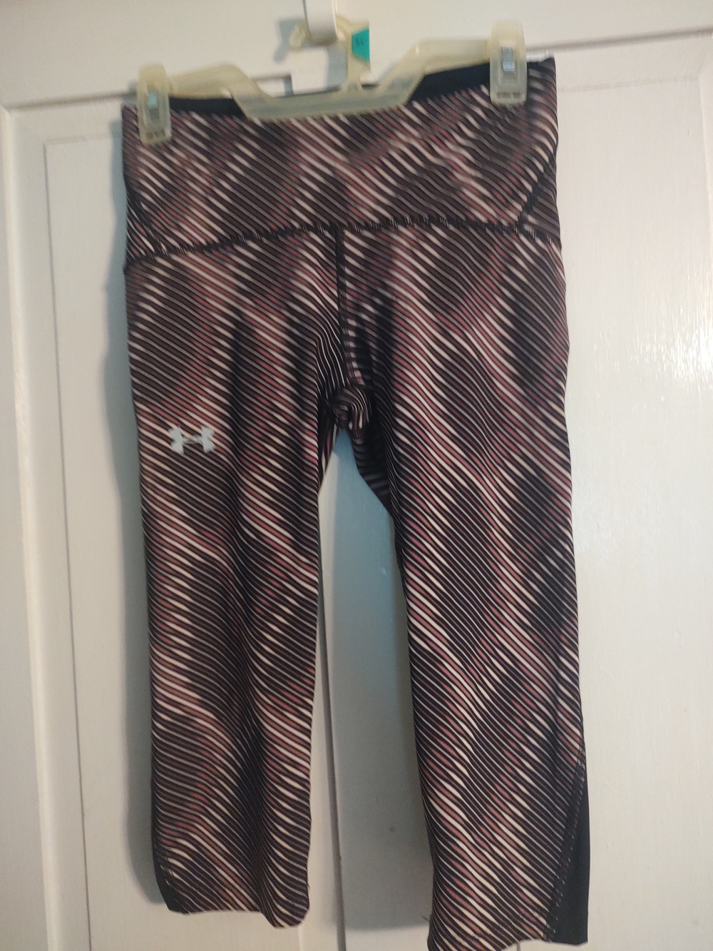 Under Armour HeatGear Women's Cropped Compression Leggings Striped Black Pink M